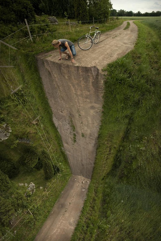 Illustration for article titled The beautiful surreal worlds of Erik Johansson